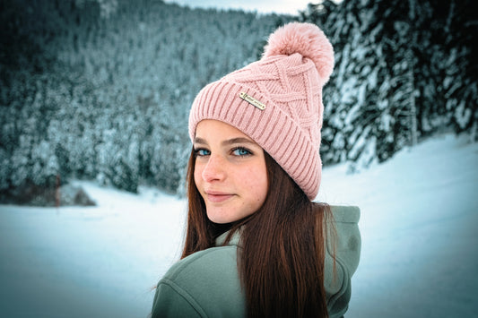 Gorros con pompones para mujer